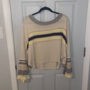 Lose fitting, light Free People Sweater.